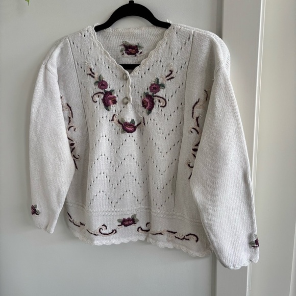 Handmade Vintage Women's Unique Floral Knit White Sweater Button Details Medium - Picture 2 of 10